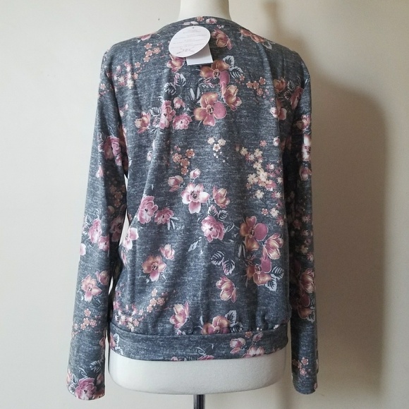 Gypsies & Moondust Cutout Bell Sleeve Blou… - Picture 4 of 8